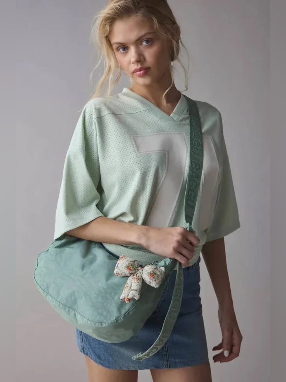 BAGGU Medium Seafoam Crescent Green Shoulder Bag